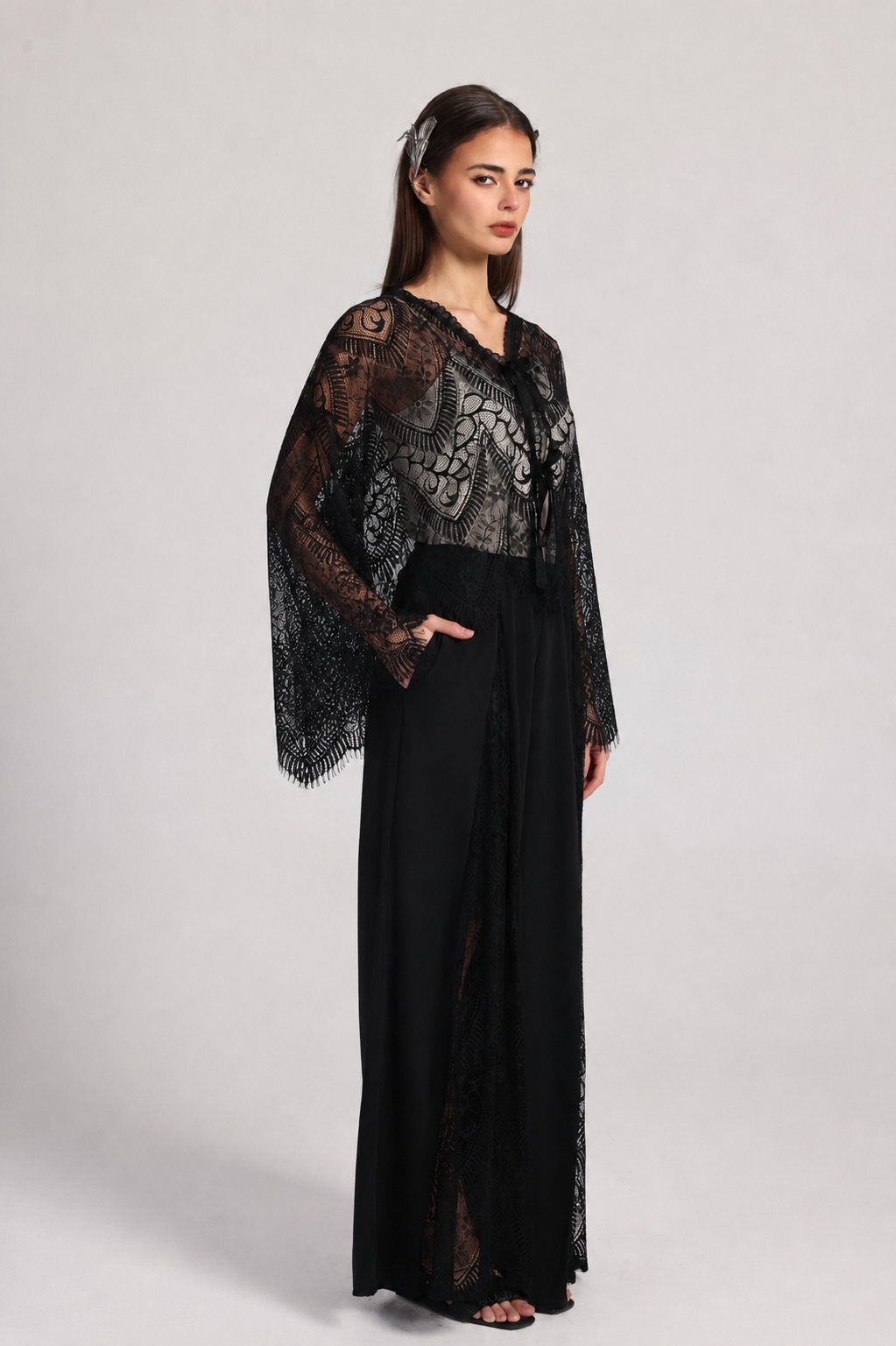 NOIR LACE CAPE SET