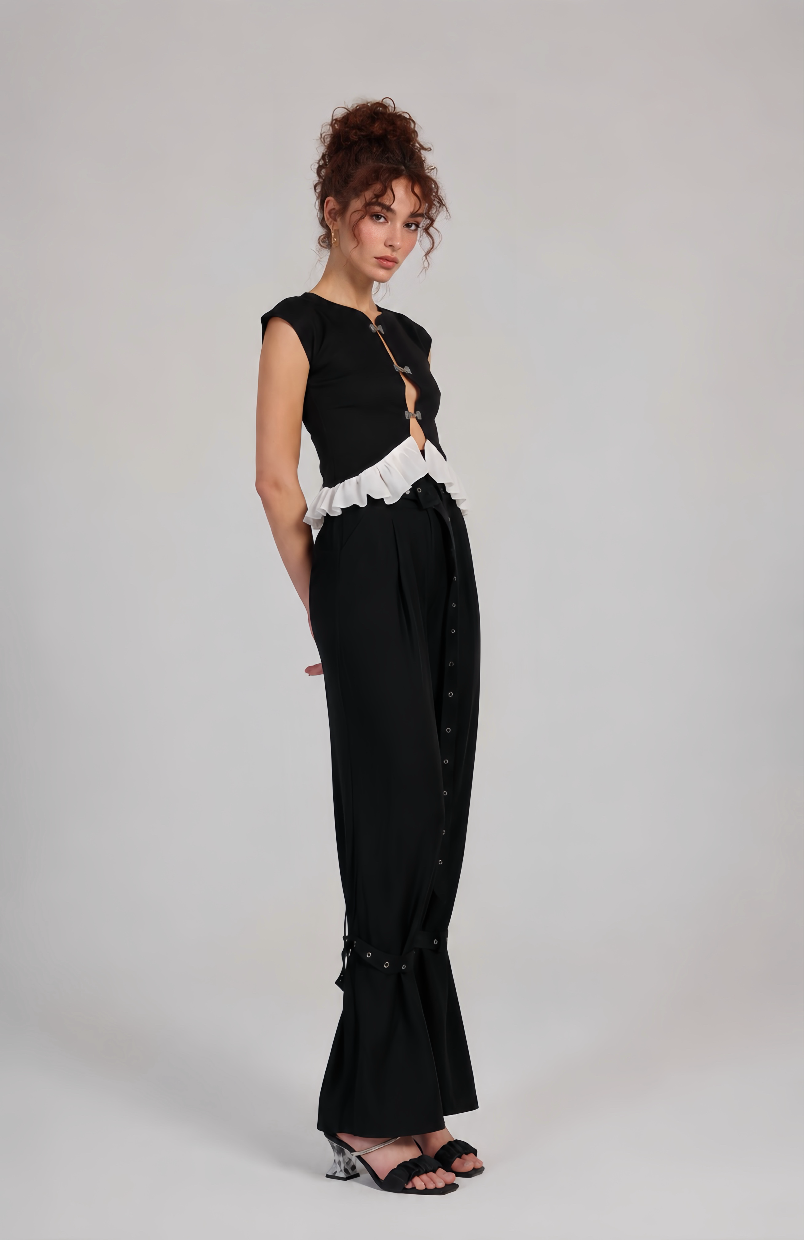 BELL PANTS IN BLACK