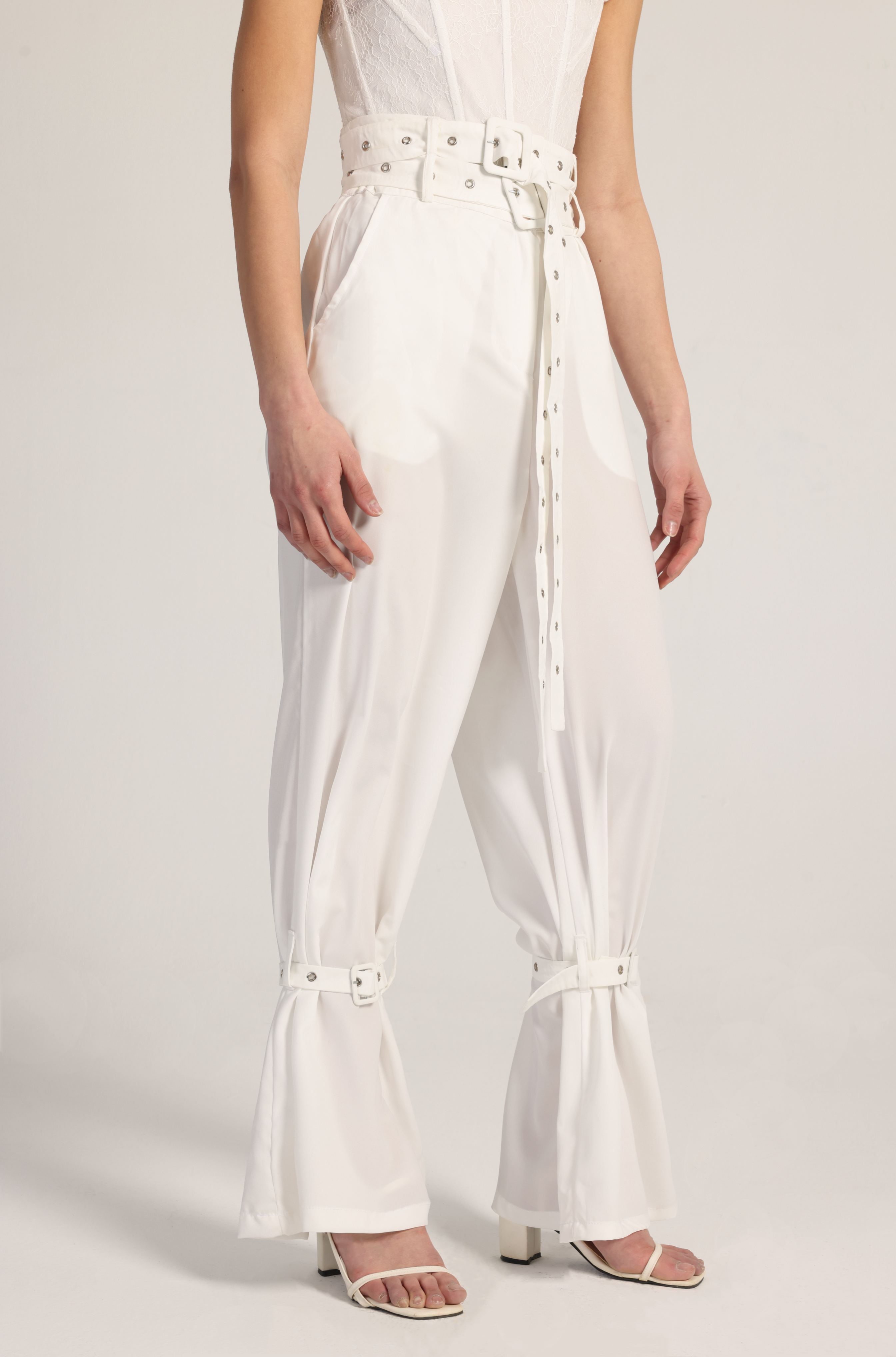 BELL PANTS IN WHITE
