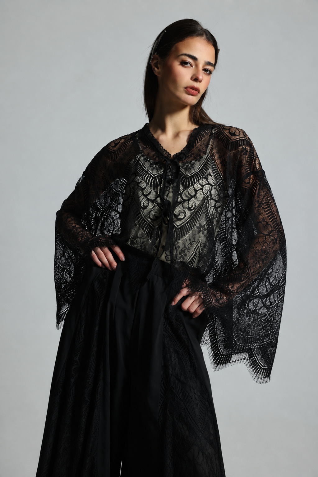 NOIR LACE CAPE SET