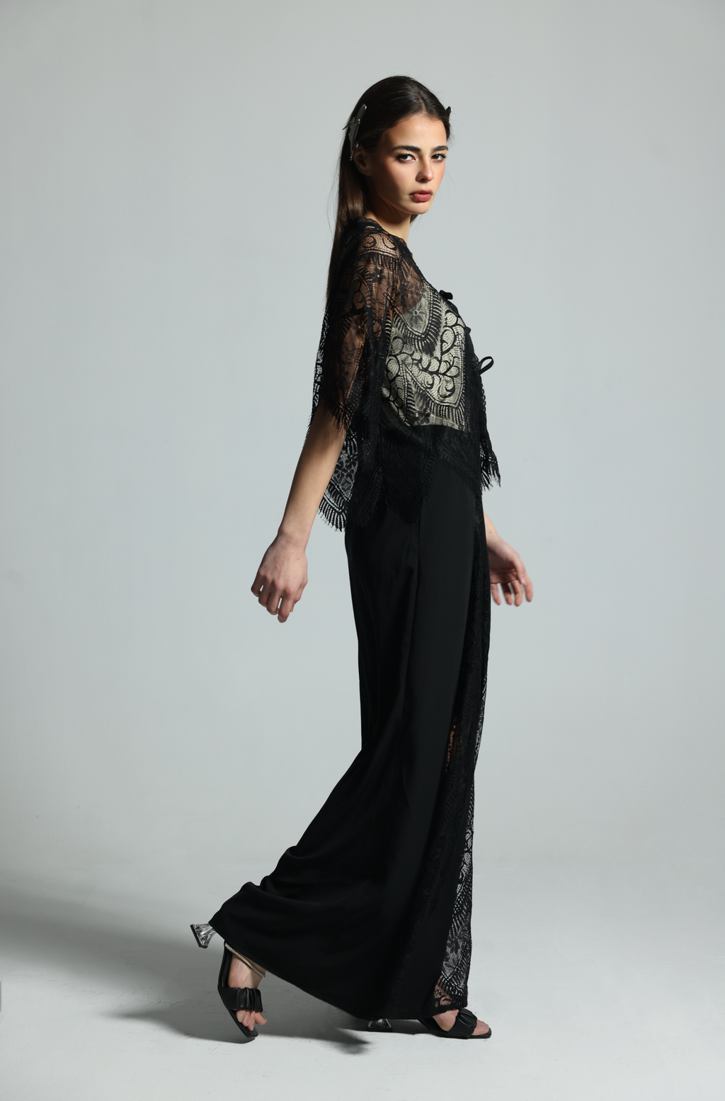 NOIR LACE CAPE SET