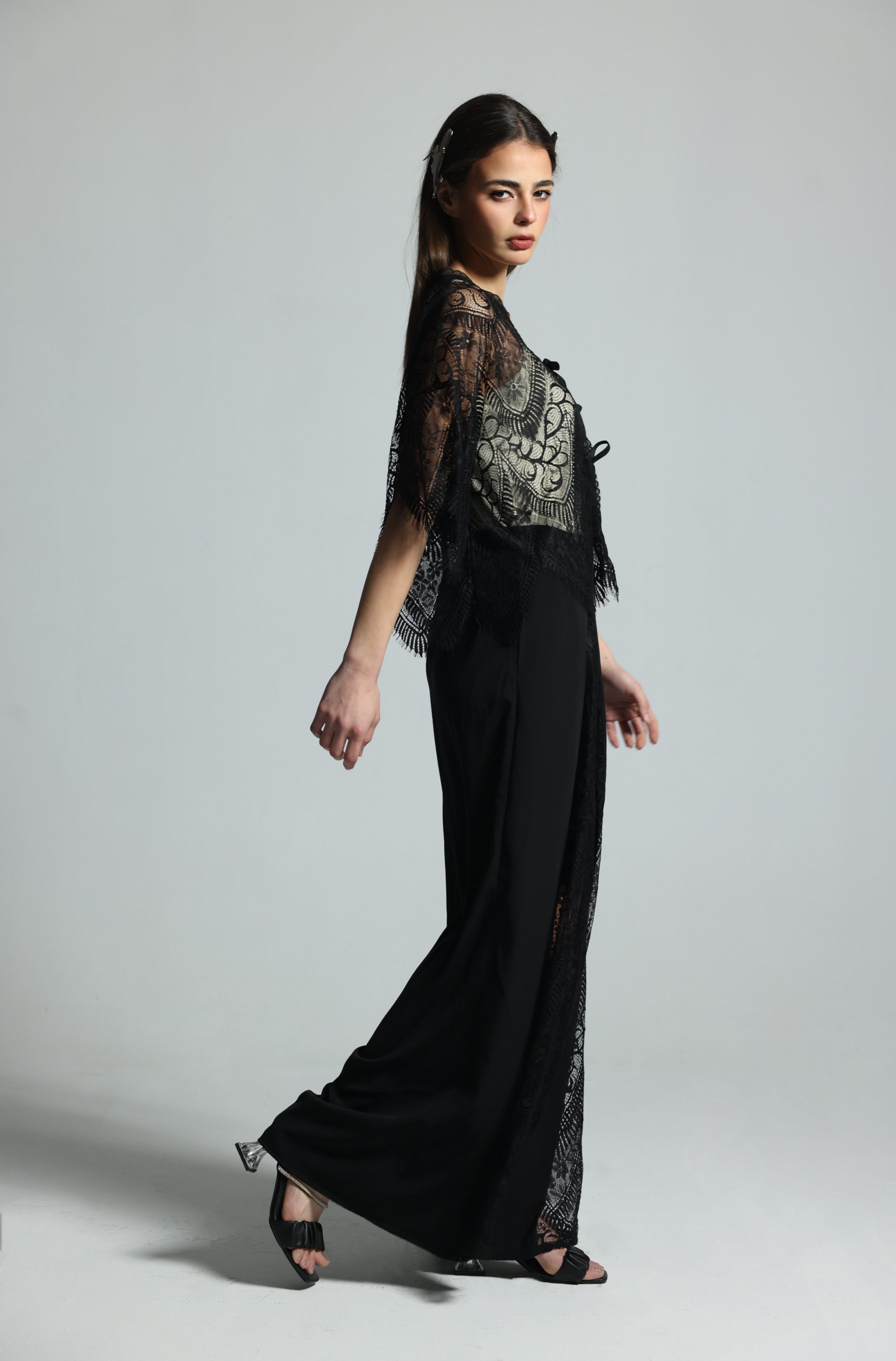 NOIR LACE CAPE SET