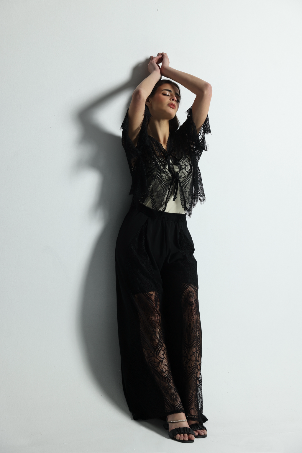 NOIR LACE CAPE SET