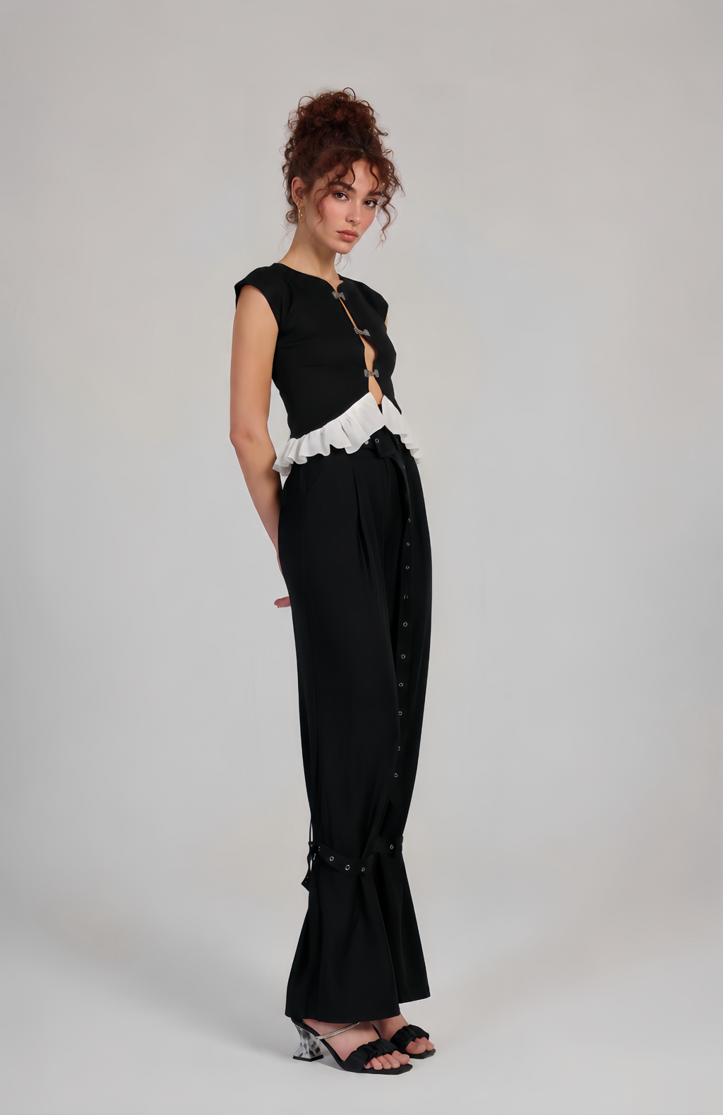 BELL PANTS IN BLACK
