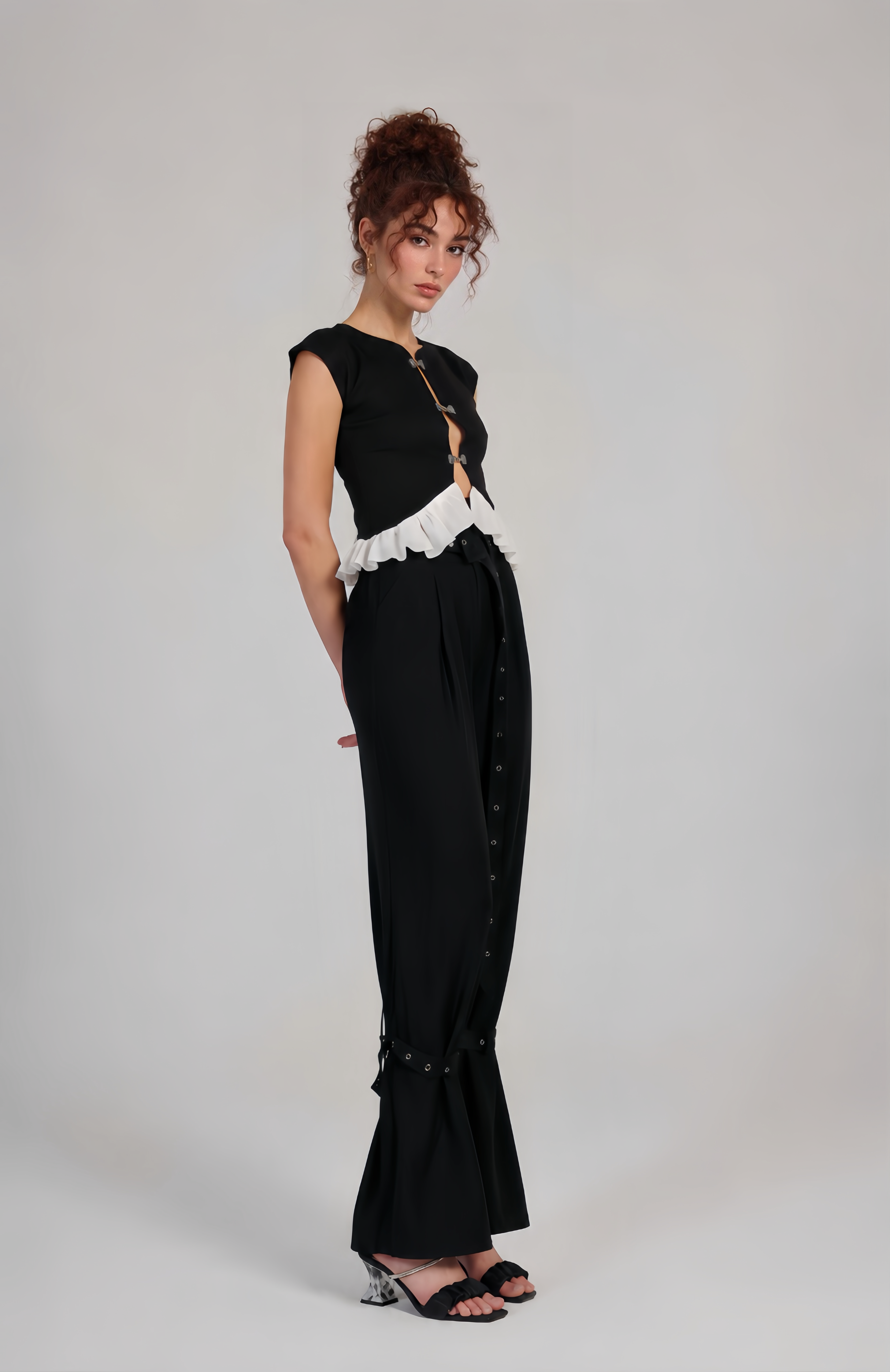 BELL PANTS IN BLACK