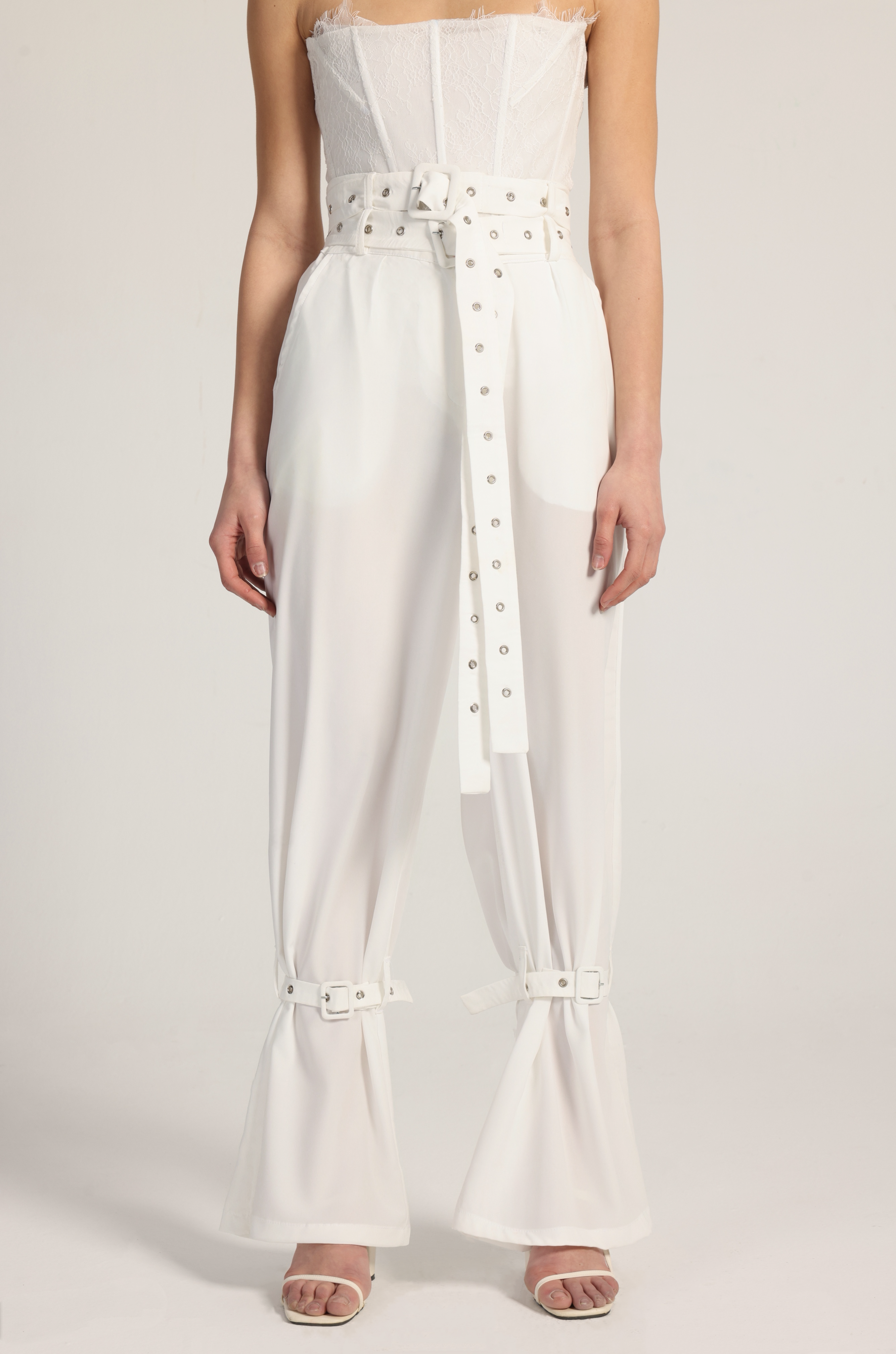 BELL PANTS IN WHITE