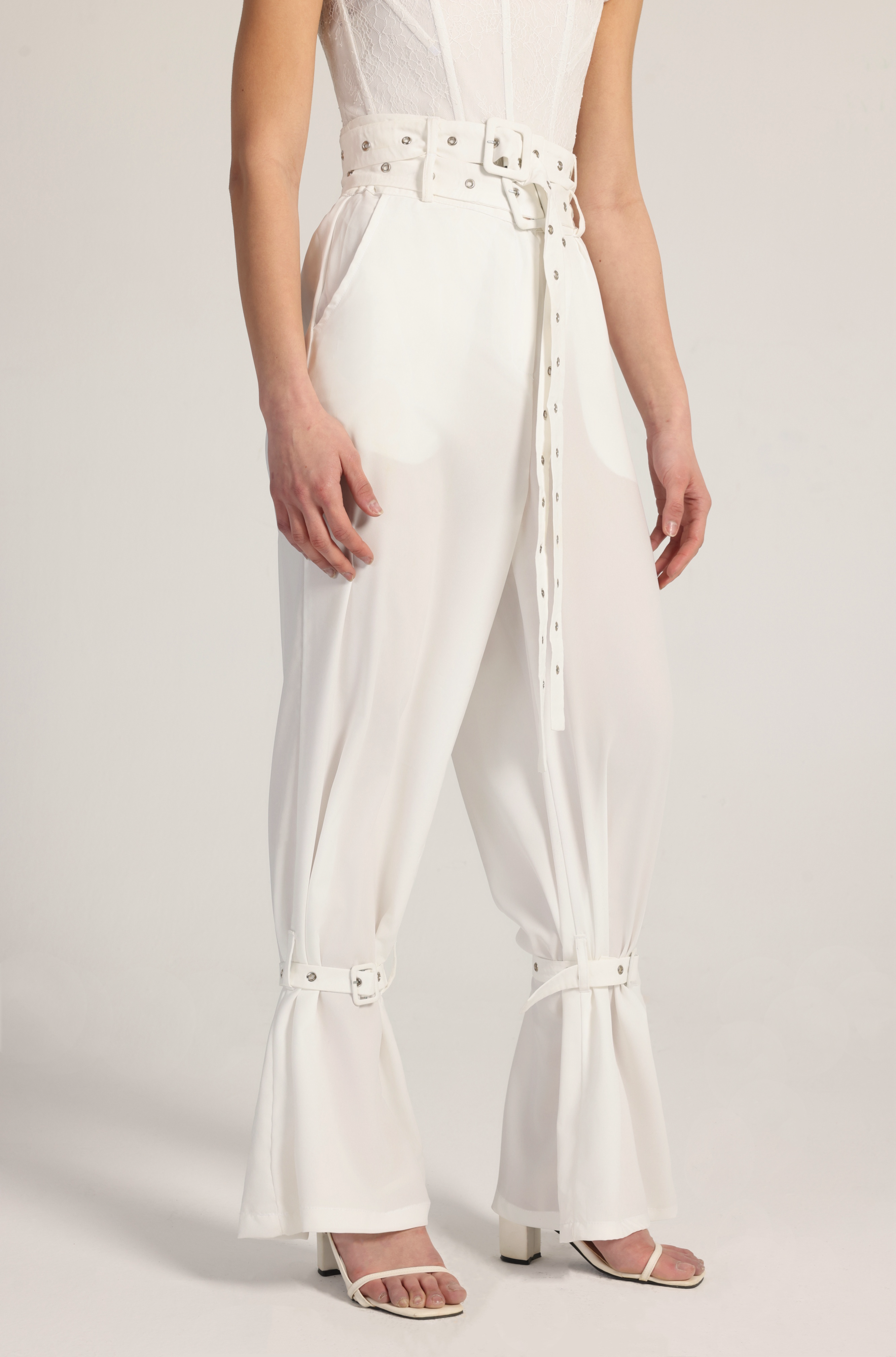 BELL PANTS IN WHITE
