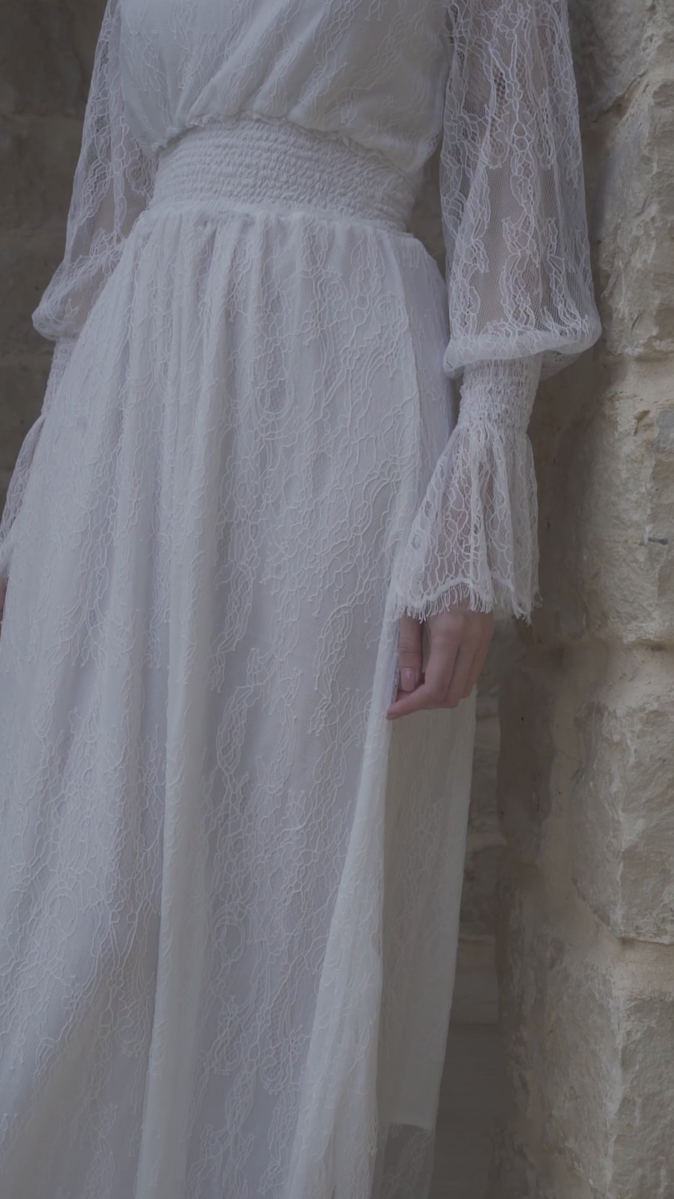 ANGEL FALLEN IN DANTEL-DRESS